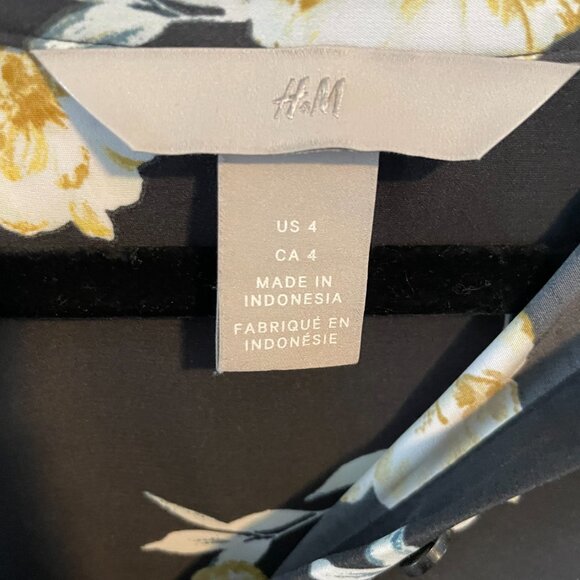 Black floral blouse - Picture 3 of 3